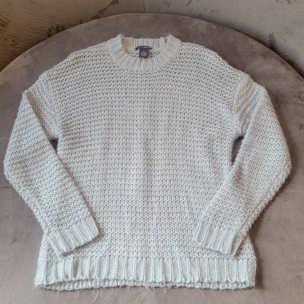 Chelsea & Theodore knit sweater Size M
